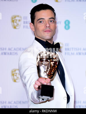 Rami Malek con il suo miglior attore in un ruolo di primo piano per Bohemian Rhapsody in sala stampa presso la 72a British Academy Film Awards tenutosi presso la Royal Albert Hall, Kensington Gore, Kensington, Londra. Foto Stock