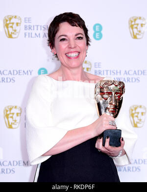 Olivia Colman con la sua migliore attrice in un ruolo di leader di BAFTA per il preferito nella sala stampa presso la 72a British Academy Film Awards tenutosi presso la Royal Albert Hall, Kensington Gore, Kensington, Londra. Foto Stock