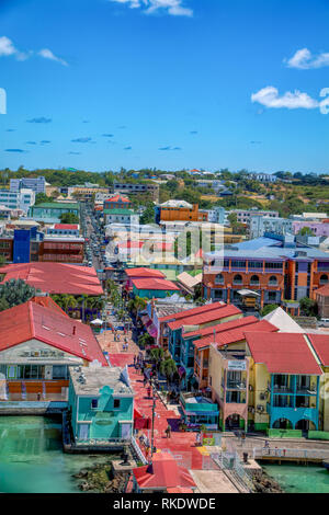 ANTIGUA, WEST INDIES - Marzo 1, 2018: l'economia di Antigua è quasi interamente basato sul turismo. È una delle principali destinazioni di crociera, resort ubicazione un Foto Stock