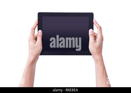 Man mano tenere tablet schermo bianco su sfondo isolato concetto utilizzando per mockup persona che mostra la realtà imbottitura nera fino business, persona computer. Foto Stock