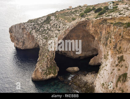 La costa frastagliata di Malta, qui si vede dalla grotta azzurra Viewpoint Foto Stock