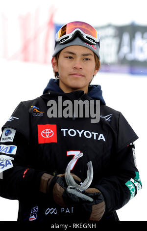 Park City, Utah, Stati Uniti d'America. 10 Febbraio, 2019. Il quinto posto del Giappone Takeru Otsuka pone con il trofeo durante il FIS Campionati Mondiali di Snowboard 2019 Uomini Slopestyle cerimonia di premiazione presso il Park City Mountain Resort in Park City, Utah, Stati Uniti, 10 febbraio 2019. Credito: Hiroyuki Sato/AFLO/Alamy Live News Foto Stock