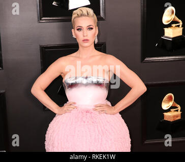 Los Angeles, California, USA. Xiv gen, 2019. Febbraio 10, 2019 - Los Angeles, California, Stati Uniti - KATY PERRY pone all'arrivo per la 61Annual Grammy Awards. Credito: Alexander Seyum/ZUMA filo/Alamy Live News Foto Stock