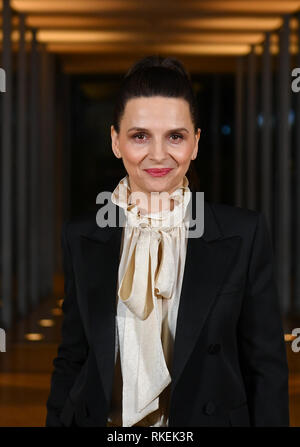 Il 06 febbraio 2019, Berlin: Juliette Binoche, attrice francese e presidente della giuria della Berlinale, arriva al Hotel Mandala per una giuria cena prima dell' inizio della Berlinale. Foto: Jens Kalaene/dpa-Zentralbild/dpa Foto Stock