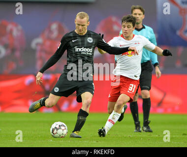 Da sinistra a destra: Sebastian RODE (F), Diego DEMME (L), duelli, azione, calcio prima Bundesliga, XXI GIORNATA, RB Leipzig (L) - Eintracht Francoforte (F) 0: 0, su 09.02.2019 in Leipzig / Germania. € | Utilizzo di tutto il mondo Foto Stock