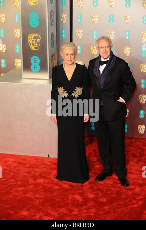 Glenn Close e valutazione assiste l'EE British Academy Film Awards presso la Royal Albert Hall di Kensington, Londra. Foto Stock