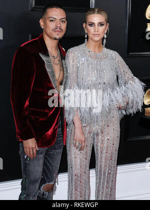 Los Angeles, Stati Uniti. Decimo Feb, 2019.Los Angeles, CA, Stati Uniti d'America - 10 febbraio: Evan Ross e Ashlee Simpson arrivano al 61° Annual Grammy Awards tenutosi presso Staples Center il 10 febbraio 2019 a Los Angeles, California, Stati Uniti. (Foto di Xavier COLLIN/Image Press Agency) Credito: Image Press Agency/Alamy Live News Foto Stock