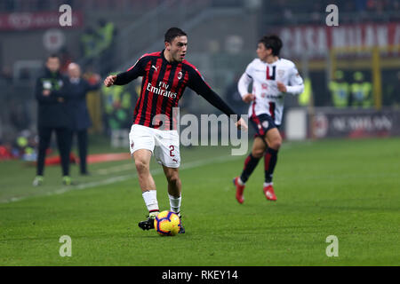 Milano, Italia. Il 10 febbraio, 2019. Davide Calabria del Milan in azione durante la serie di una partita di calcio tra AC Milan e Cagliari Calcio. Credito: Marco Canoniero/Alamy Live News Foto Stock
