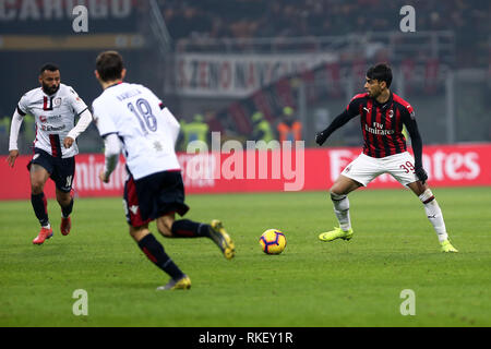 Milano, Italia. Il 10 febbraio, 2019. Lucas Paqueta del Milan in azione durante la serie di una partita di calcio tra AC Milan e Cagliari Calcio. Credito: Marco Canoniero/Alamy Live News Foto Stock
