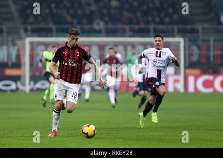 Milano, Italia. Il 10 febbraio, 2019. Krzysztof Piatek del Milan in azione durante la serie di una partita di calcio tra AC Milan e Cagliari Calcio. Credito: Marco Canoniero/Alamy Live News Foto Stock