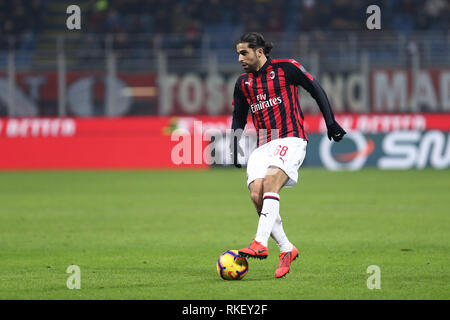 Milano, Italia. Il 10 febbraio, 2019. Ricardo Rodriguez del Milan in azione durante la serie di una partita di calcio tra AC Milan e Cagliari Calcio. Credito: Marco Canoniero/Alamy Live News Foto Stock
