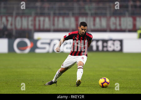 Milano, Italia. Il 10 febbraio, 2019. Suso del Milan in azione durante la serie di una partita di calcio tra AC Milan e Cagliari Calcio. Credito: Marco Canoniero/Alamy Live News Foto Stock