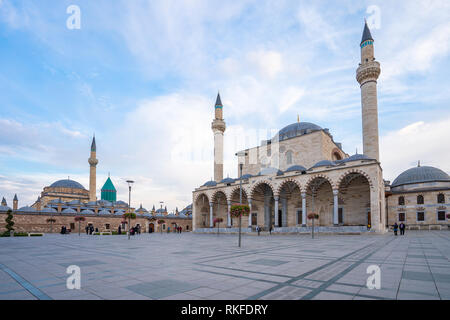 Vista della Moschea Selimiye e museo di Mevlana a Konya, Turchia. Foto Stock