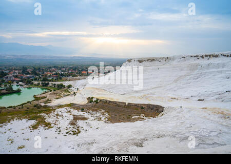 Pamukkale castello di cotone in Denizli, Turchia. Foto Stock