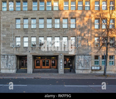 Berlin-Wilmersdorf, Fehrbelliner Platz 1. L amministrazione statale ufficio di Berlino. Nazi-era l edificio dell'architetto Philipp Schaefer per Karstadt Foto Stock