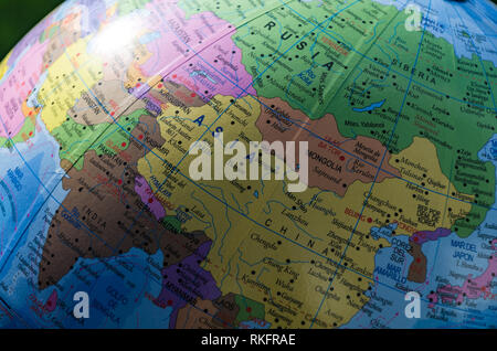 Vista Mappa di Europa, Asia e Russia in un globo geografico - vignette . Foto Stock