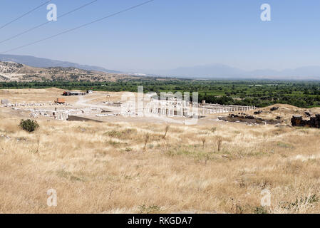 Vista panoramica del sito archeologico di Tripolis sul meandro, Yenicekent, Turchia. Foto Stock