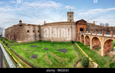 Vista del Castillo de Montjuic sulla montagna Montjuic a Barcellona, Spagna Foto Stock