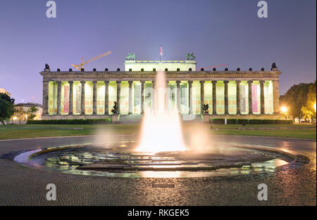 Altes Museum con fontana, Berlino Foto Stock