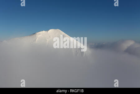 Paesaggio invernale con alta montagna in Slovacchia Foto Stock