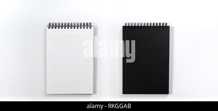 Il concetto di business - vista superiore collezione di notebook nero su sfondo bianco desk per mockup Foto Stock