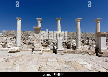 Hierapolis Street, una delle principali arterie della città antica, Tripolis sul meandro, Yenicekent, Turchia. La strada è adiacente al tardo romana Agora. Foto Stock