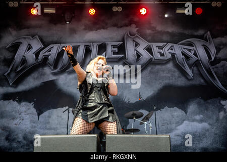 La Svezia Solvesborg - Giugno 7, 2018. Il finlandese della band power metal Battle bestia esegue un concerto dal vivo durante la Presidenza svedese music festival Sweden Rock Festival 2018. Qui la cantante Noora Louhimo è visto dal vivo sul palco. (Photo credit: Gonzales foto - Terje Dokken). Foto Stock