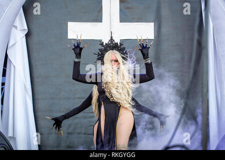 La Svezia Solvesborg - Giugno 07, 2018. La American heavy metal band in questo momento svolge un concerto dal vivo durante la Presidenza svedese music festival Sweden Rock Festival 2018. Qui la cantante Maria Brink è visto dal vivo sul palco. (Photo credit: Gonzales foto - Terje Dokken). Foto Stock