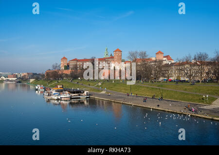 Il castello di Wawel sulla banca del fiume Vistola a Cracovia, Polonia Foto Stock
