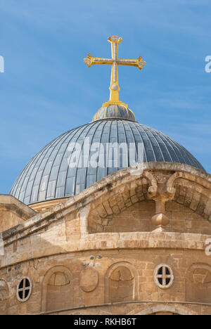 Chiesa del Santo Sepolcro a Gerusalemme, Israele. Vista ravvicinata del tetto Foto Stock
