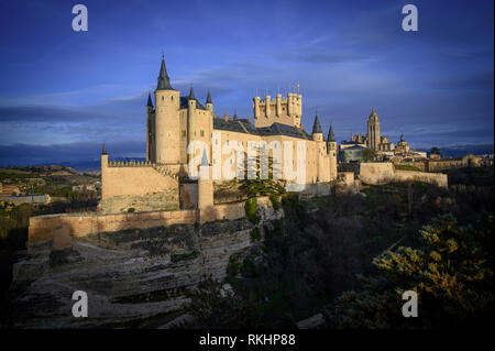 Alcazar de Segovia al tramonto Spagna Foto Stock