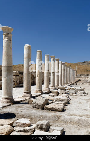 Il lato ovest di STOA (portico) del tardo romana Agora, Tripolis sul meandro, Yenicekent, Turchia. Foto Stock