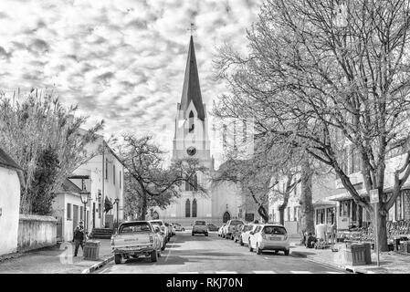 STELLENB.S., SUD AFRICA, 15 AGOSTO 2018: Church Street con lo storico olandese riformata Chiesa Madre in Stellenbosch nella provincia del Capo occidentale Foto Stock