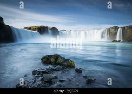 Cascate Godafoss in una giornata di sole in Islanda Foto Stock