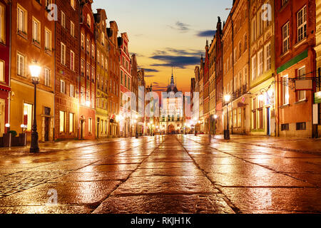 Mercato Lungo vista serale con luci luminose, Gdansk, Polonia Foto Stock