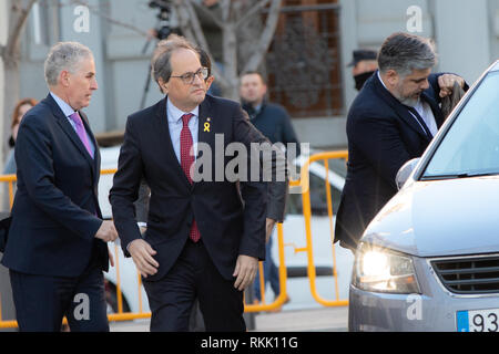 Madrid, Spagna. 12 Feb, 2019. Quim Torra, presidente della Generalitat, entra la suprema senza fare dichiarazioni. La camera penale della Corte Suprema inizia questo Martedì, 12 Febbraio a giudicare 12 leader di indipendenza dalla cosiddetta "procés' in Catalogna. Credito: Jesús Hellin/Alamy Live News Foto Stock