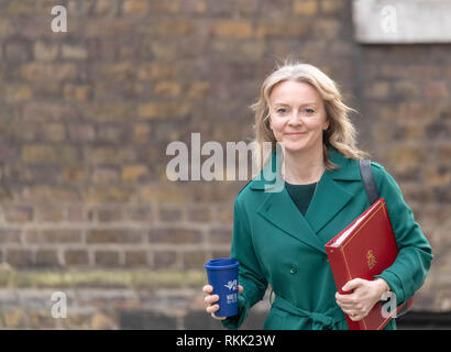 Londra 12 febbraio 2019, Elizabeth Truss MP Primo segretario al Tesoro arriva in una riunione del gabinetto a 10 Downing Street, Londra Credit Ian Davidson/Alamy Live News Foto Stock