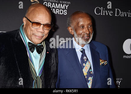 BEVERLY HILLS, CA - 09 febbraio: Quincy Jones (L) e Clarence Avant frequentare la Recording Academy e Clive Davis' 2019 Pre-GRAMMY Gala presso il Beverly Foto Stock