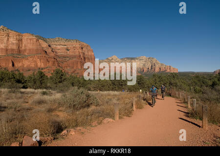 I ciclisti in campana percorso Rock a Sedona in Arizona USA Foto Stock