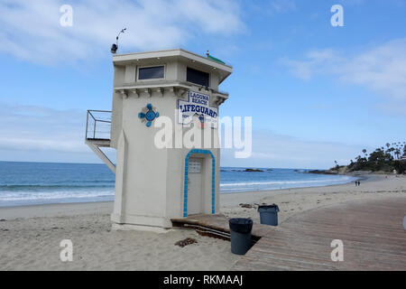 L'iconico life guard shack nel cuore della Laguna Beach. Foto Stock