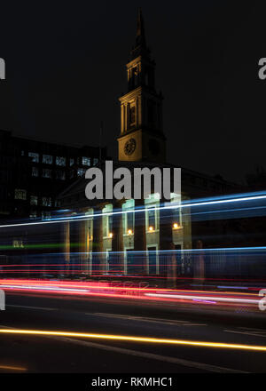 St Johns Chiesa di notte a Londra Waterloo Road. Foto Stock