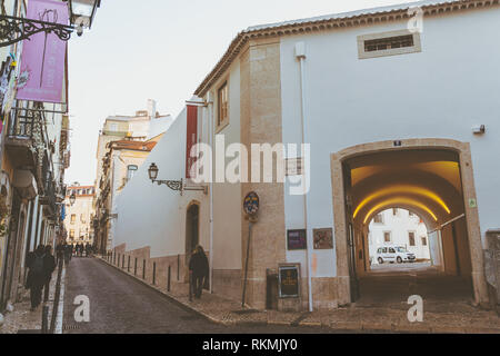 Lisbona, Portogallo - 01/03/19: Convento di San Pietro di Alcantara, Bairro Alto, appartenente alla santa casa da misericordia. Travessa Sao Pedro. Tunnel Par Foto Stock