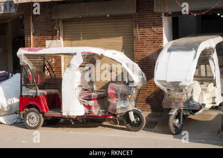 Nuovo di zecca electric risciò motorizzati di Amritsar, India Foto Stock