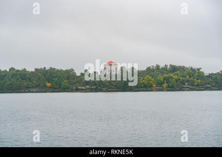 La torre di Cathcart sull Isola del Cedro lungo St Lawrence River a Kingston, Canada Foto Stock