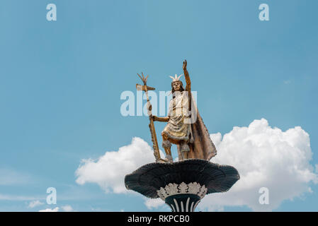 Statua di Pachacuti - l'Imperatore dell'Impero Inca in Cusco, Perù Foto Stock