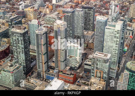 Toronto, Ontario, Canada - 12 gennaio 2019. Vista aerea, preso dalla CN Tower, degli edifici presso il centro cittadino di città, Foto Stock