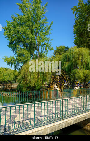 Waterwheel sul fiume Nabao, Mouchao Park, Tomar . Portogallo Foto Stock