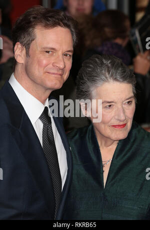 Colin Firth e Patti Lomax arriva alla Stazione Ferroviaria Man - UK Premiere a l'Odeon West End Foto Stock
