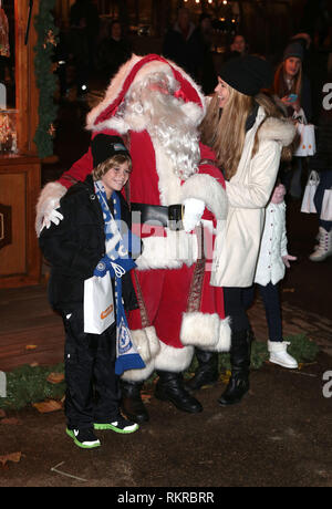 Elle Macpherson arriva al Winter Wonderland VIP lancio nell'Hyde Park di Londra Foto Stock