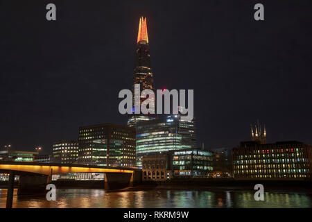 Luci di Shard display & London Bridge, Londra, Inghilterra. Foto Stock